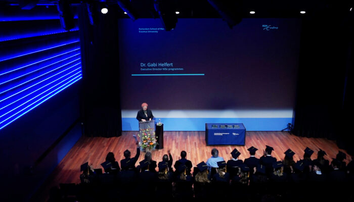 RSM_IM_! Dr Gabi Helfert op het podium